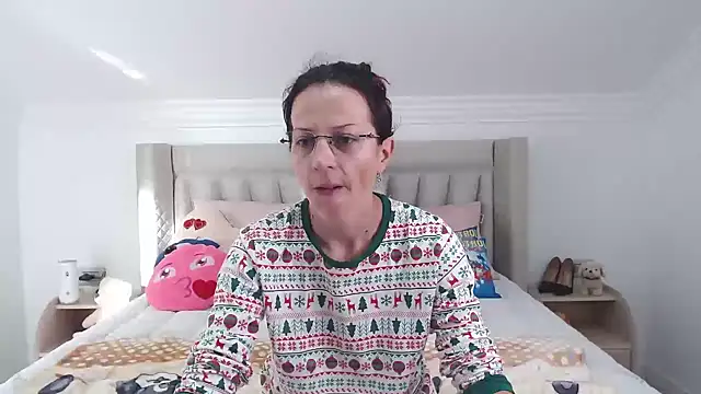 CatWoman0001 online show from 25, 11, 2025