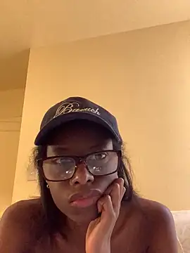 Snapshot of weeklyrush28 chatting on 11, 3, 2026 weeklyrush28 online show from 11, 3, 2026