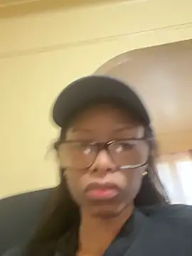 Snapshot of weeklyrush28 chatting on 17, 3, 2026 weeklyrush28 online show from 17, 3, 2026