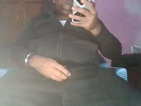 Snapshot of boyplay1000 chatting on 15, 12, 2025 boyplay1000 online show from 15, 12, 2025