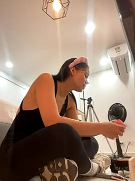 ariel jonees online show from 26, 11, 2025