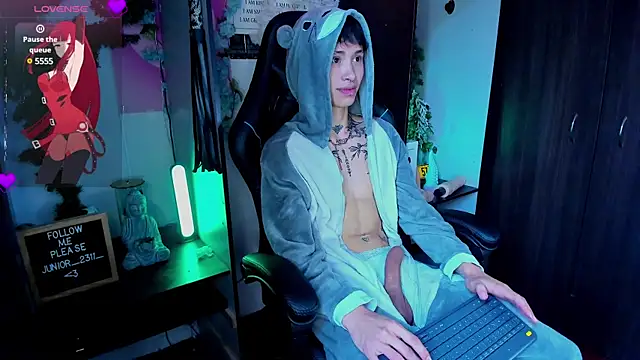 Snapshot of juniior_2311_ chatting on 14, 3, 2025 juniior 2311  online show from 14, 3, 2025