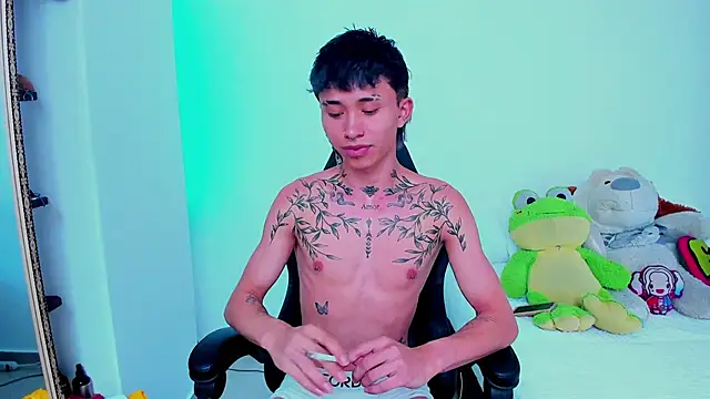 Snapshot of juniior_2311_ chatting on 30, 10, 2025 juniior 2311  online show from 30, 10, 2025