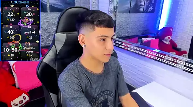 salvadorgomezx online show from 2, 12, 2024