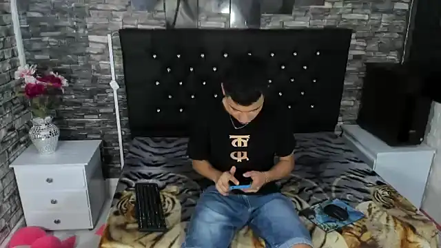 salvadorgomezx online show from 15, 12, 2024