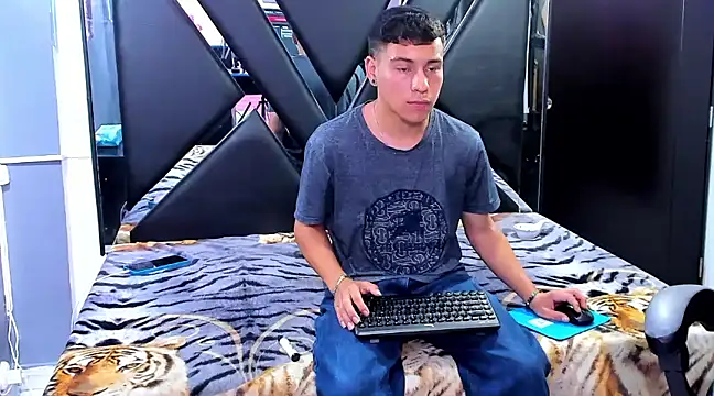 salvadorgomezx online show from 23, 12, 2024