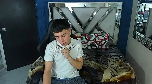 salvadorgomezx online show from 23, 1, 2025