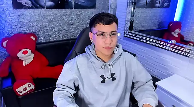 salvadorgomezx online show from 4, 2, 2025