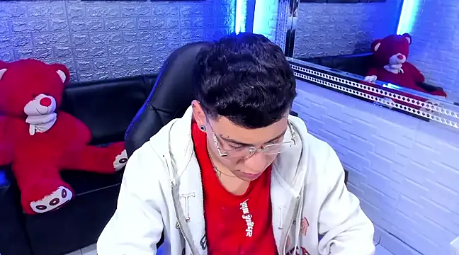 salvadorgomezx online show from 13, 2, 2025