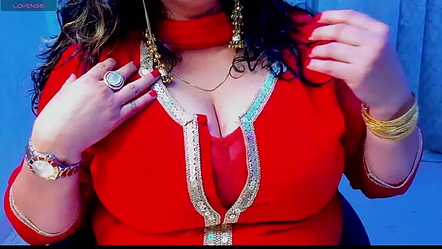 Snapshot of Gulabi_Queen chatting on 5, 12, 2025 Gulabi Queen online show from 5, 12, 2025