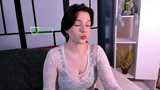 Snapshot of LynBrow chatting on 11, 3, 2025 LynBrow online show from 11, 3, 2025