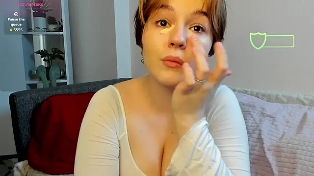 Snapshot of LynBrow chatting on 21, 9, 2025 LynBrow online show from 21, 9, 2025