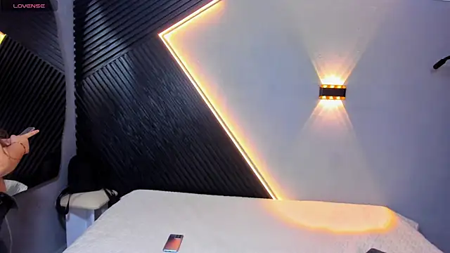 Laia and Aloby online show from 11, 4, 2026