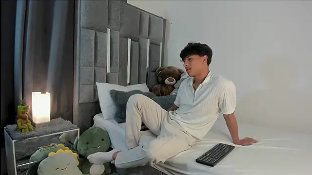 Snapshot of All3ssandr0 chatting on 9, 10, 2025 All3ssandr0 online show from 9, 10, 2025