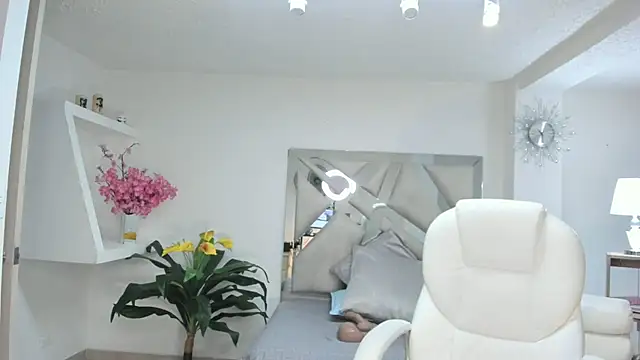 Snapshot of kendaall_jenner_ chatting on 1, 2, 2025 kendaall jenner online show from 1, 2, 2025