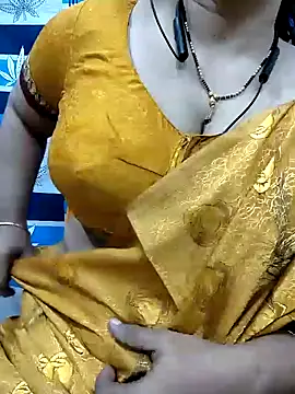 Snapshot of bhuvana555 chatting on 17, 12, 2024 bhuvana555 online show from 17, 12, 2024