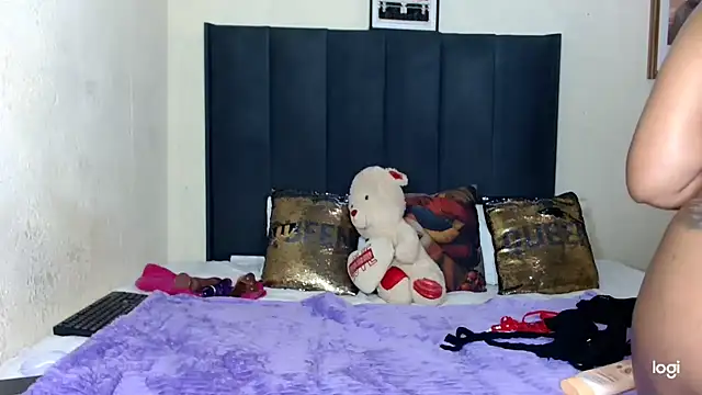 Snapshot of quenliyasa chatting on 4, 11, 2025 quenliyasa online show from 4, 11, 2025