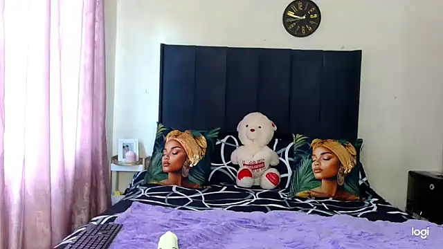 Snapshot of quenliyasa chatting on 28, 11, 2025 quenliyasa online show from 28, 11, 2025