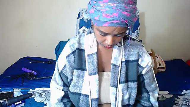 Snapshot of 2Sweetysmile chatting on 28, 10, 2025 2Sweetysmile online show from 28, 10, 2025