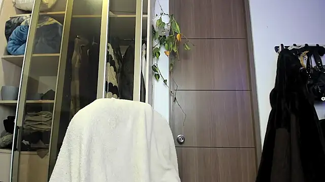 santy-kitty online show from 4, 3, 2025