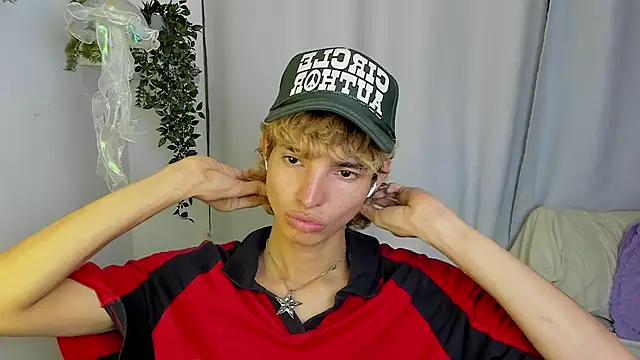 santy-kitty online show from 6, 10, 2025