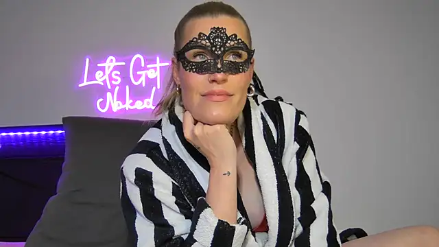 Snapshot of Sissy-Bee chatting on 28, 5, 2026 Sissy-Bee online show from 28, 5, 2026