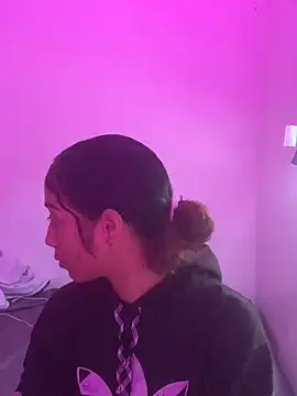 Snapshot of Marielasanchez chatting on 28, 2, 2025 Marielasanchez online show from 28, 2, 2025