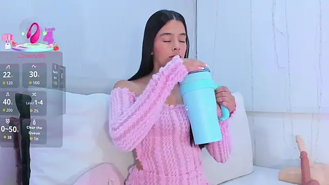 Isaa Queen online show from 1, 11, 2025