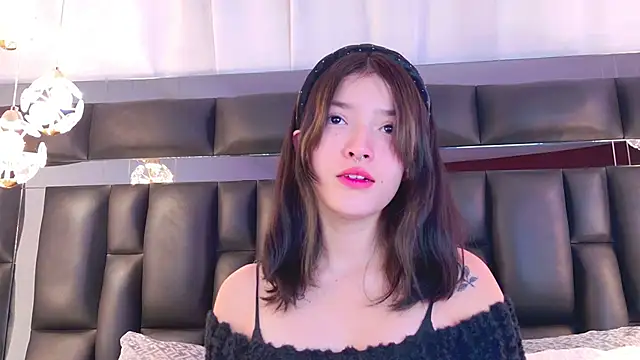 Snapshot of AlliciaKim chatting on 18, 2, 2025 AlliciaKim online show from 18, 2, 2025
