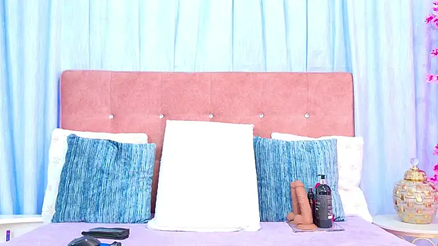 Snapshot of AlliciaKim chatting on 19, 10, 2025 AlliciaKim online show from 19, 10, 2025