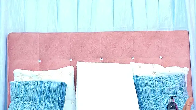 Snapshot of AlliciaKim chatting on 31, 10, 2025 AlliciaKim online show from 31, 10, 2025