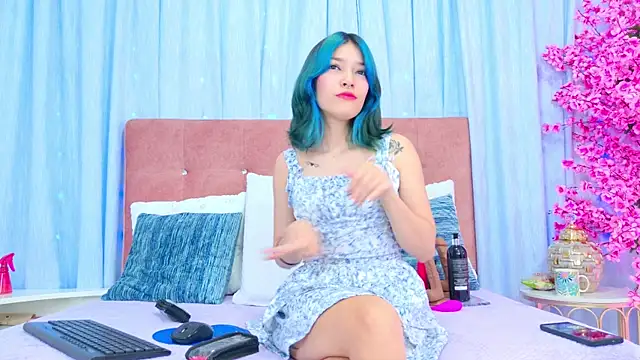 Snapshot of AlliciaKim chatting on 4, 11, 2025 AlliciaKim online show from 4, 11, 2025