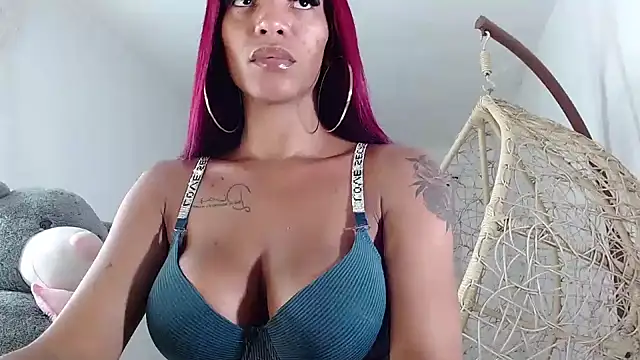 Snapshot of ebonyhotcats90 chatting on 15, 9, 2025 ebonyhotcats90 online show from 15, 9, 2025