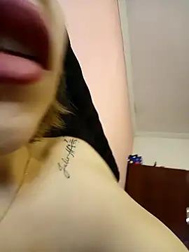 Snapshot of couple2000 chatting on 26, 2, 2025 couple2000 online show from 26, 2, 2025