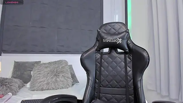 SaraGomez1 online show from 7, 2, 2025