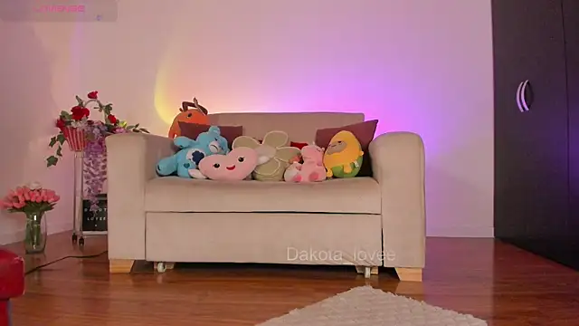 DAKOTA LOVEE online show from 12, 9, 2025