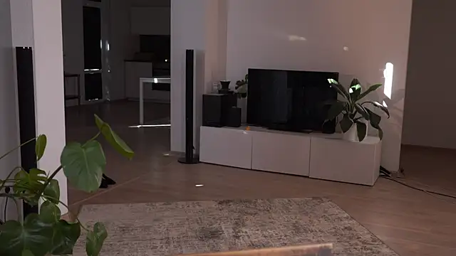 EsmaCrumbley online show from 18, 3, 2026