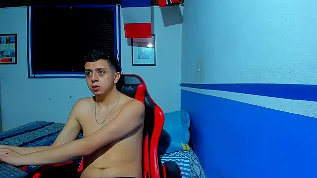 Snapshot of maxowens_oficial chatting on 5, 7, 2026 maxowens oficial online show from 5, 7, 2026