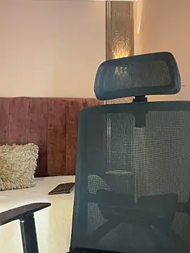 Emy leon online show from 8, 2, 2026