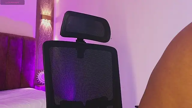 Emy leon online show from 12, 2, 2026