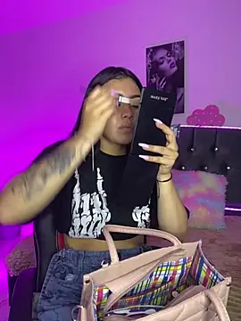 Snapshot of emily_22x chatting on 10, 10, 2025 emily 22x online show from 10, 10, 2025