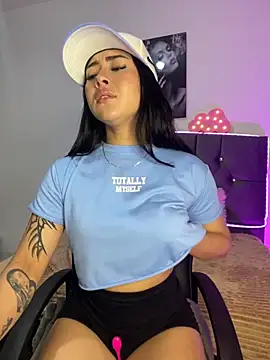 Snapshot of emily_22x chatting on 12, 10, 2025 emily 22x online show from 12, 10, 2025