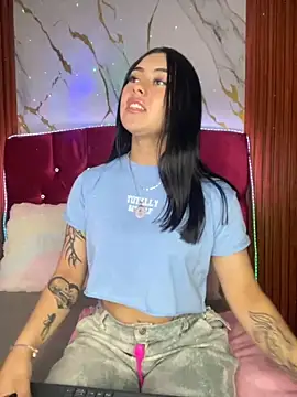 Snapshot of emily_22x chatting on 27, 10, 2025 emily 22x online show from 27, 10, 2025