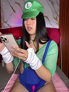 Snapshot of emily_22x chatting on 31, 10, 2025 emily 22x online show from 31, 10, 2025