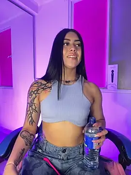 Snapshot of emily_22x chatting on 11, 11, 2025 emily 22x online show from 11, 11, 2025