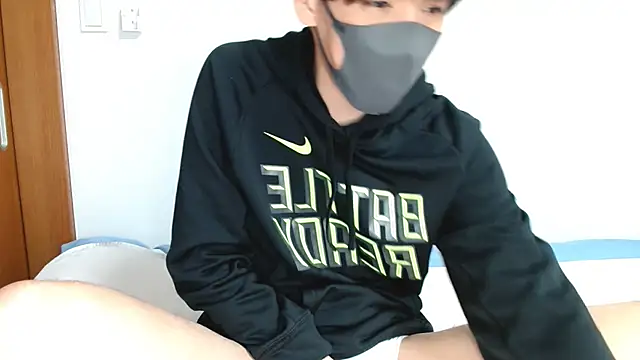 Snapshot of itsme_LEON chatting on 17, 3, 2025 itsme LEON online show from 17, 3, 2025