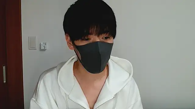 Snapshot of itsme_LEON chatting on 19, 3, 2025 itsme LEON online show from 19, 3, 2025