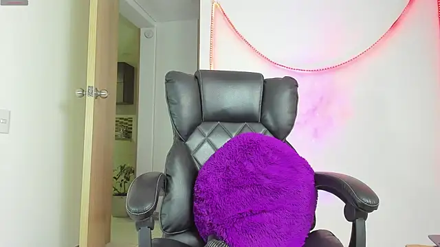 Snapshot of kalivan_voinesscu chatting on 27, 7, 2026 kalivan voinesscu online show from 27, 7, 2026