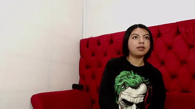 Snapshot of CarolineBrunx chatting on 12, 2, 2025 CarolineBrunx online show from 12, 2, 2025