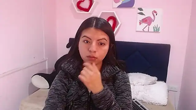 Snapshot of CarolineBrunx chatting on 27, 2, 2025 CarolineBrunx online show from 27, 2, 2025